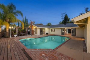 casa con jardin enorme