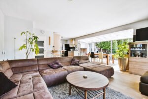 sala amplia acojedora